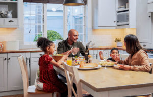 dinner-family-barriers-american-households-food