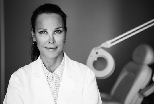 Riikka Veltheim, Plastic Surgeon, MD, PhD​​. Foto: Kate Gabor