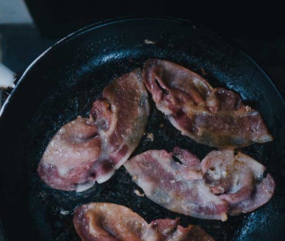 Pande med branket bacon