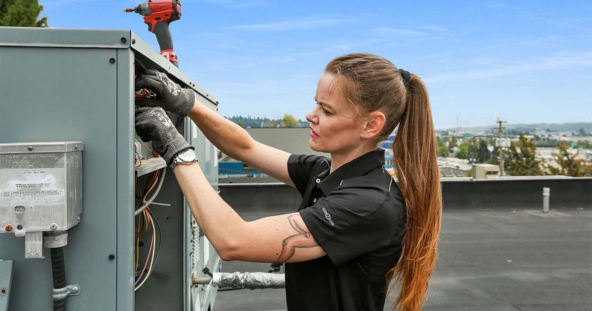 woman electrician trades