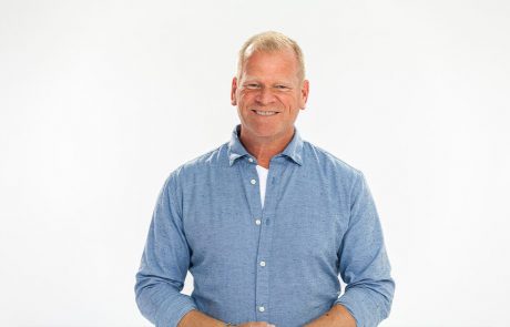 Mike Holmes smiling