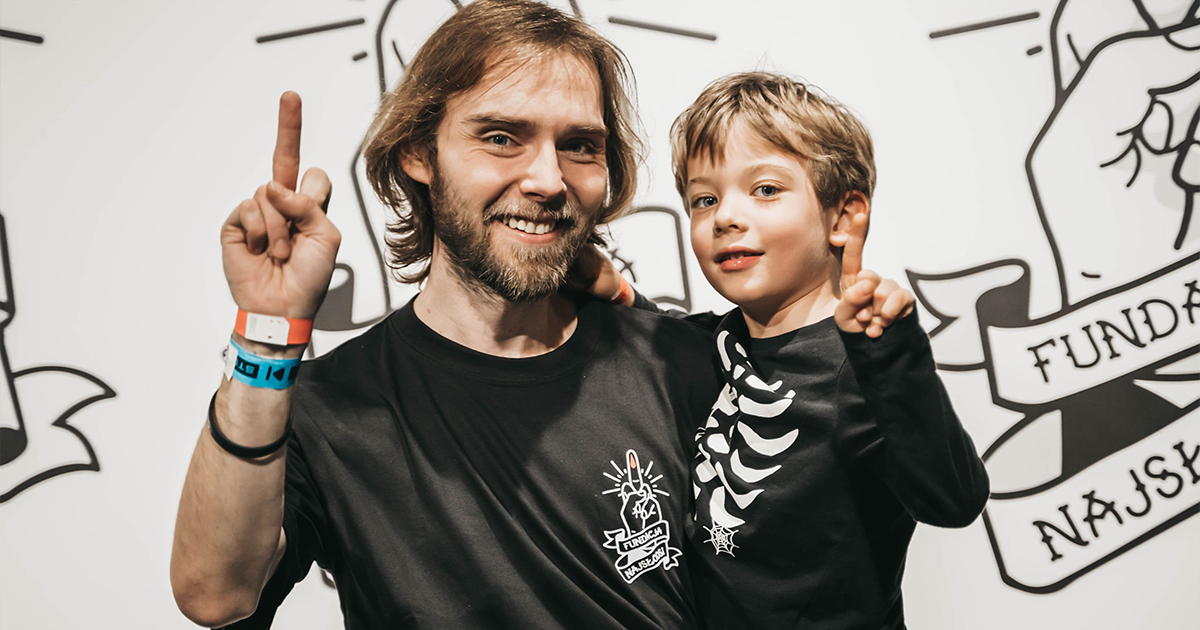 Marek Lubański z synem Antkiem - wolontariusz Fundacji Najsłodsi