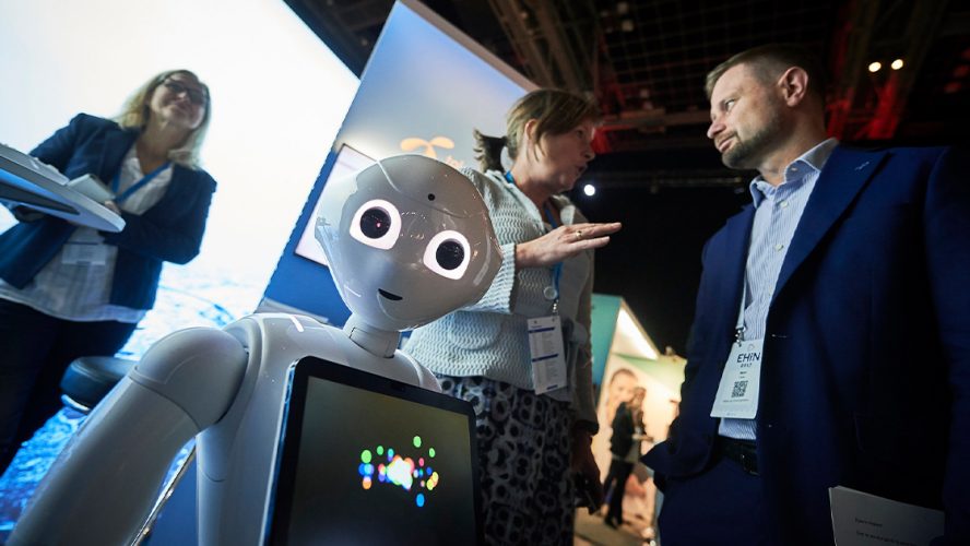 EHiN-konferanse med robot og Bent Høie