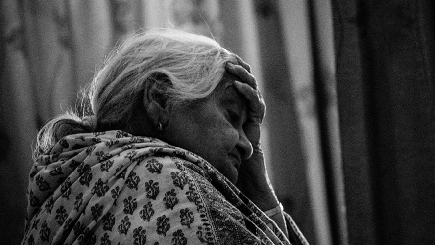 dementia old lady around the world