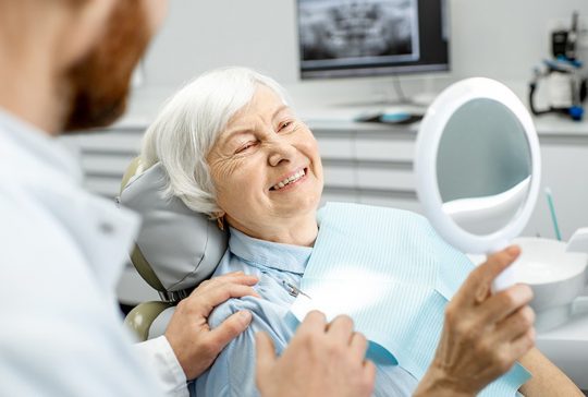 vanhusten-hampaiden-hoito
