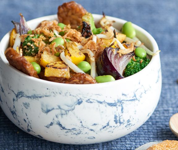 Vegi wok met groenten en tempeh